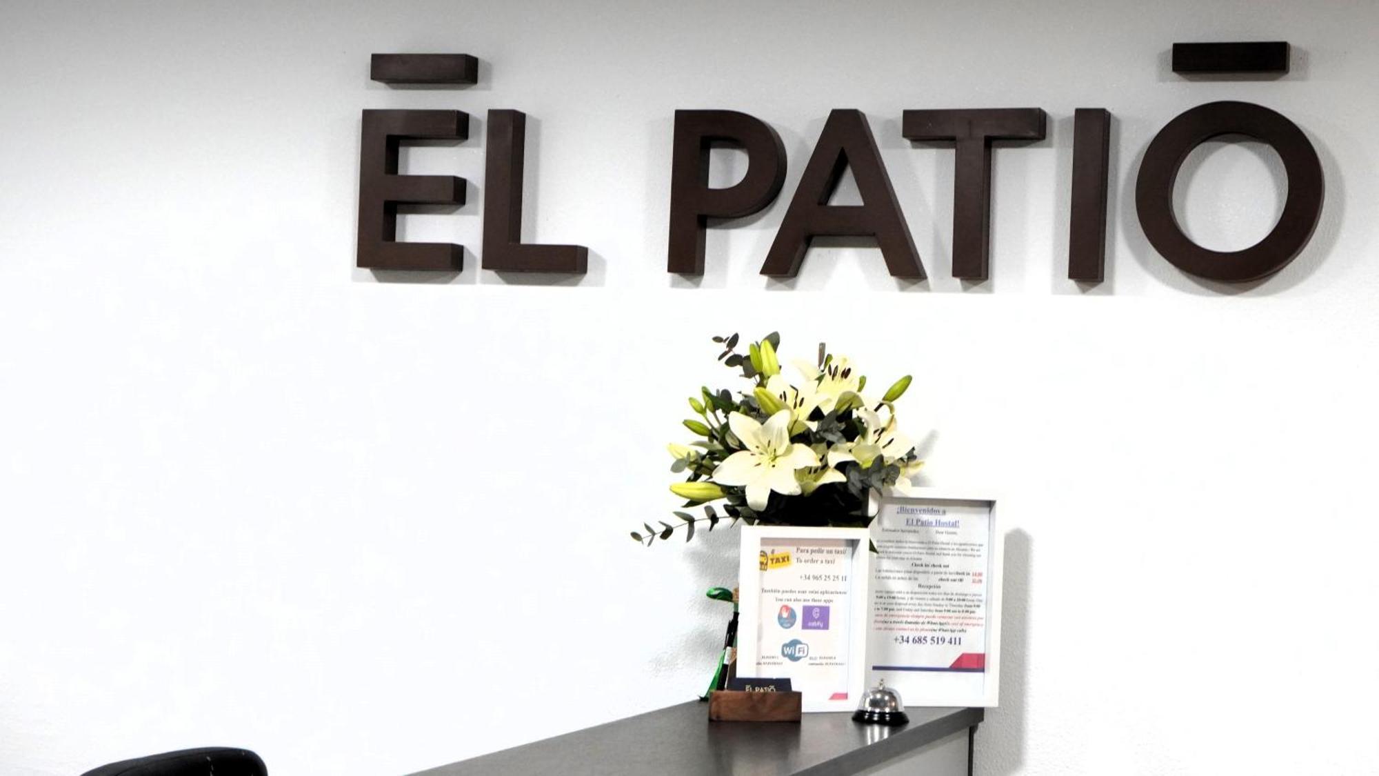 El Patio Hostal Alicante Luaran gambar