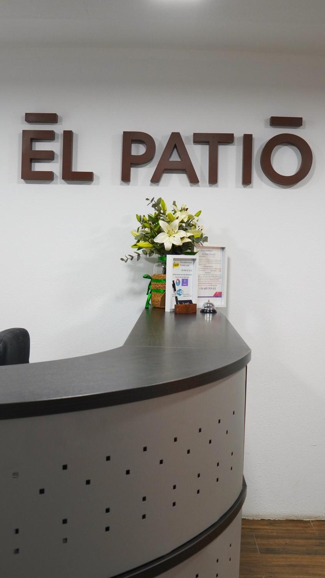 El Patio Hostal Alicante Luaran gambar