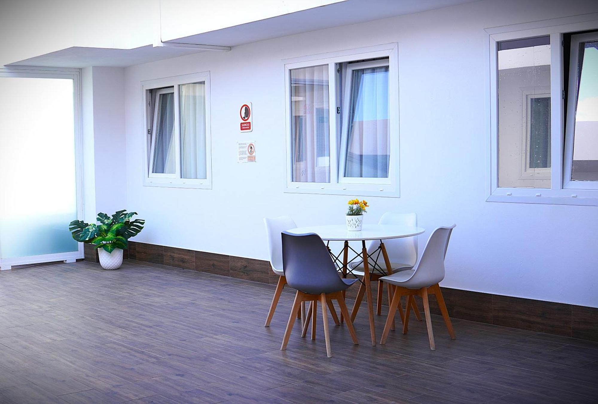 El Patio Hostal Alicante Luaran gambar